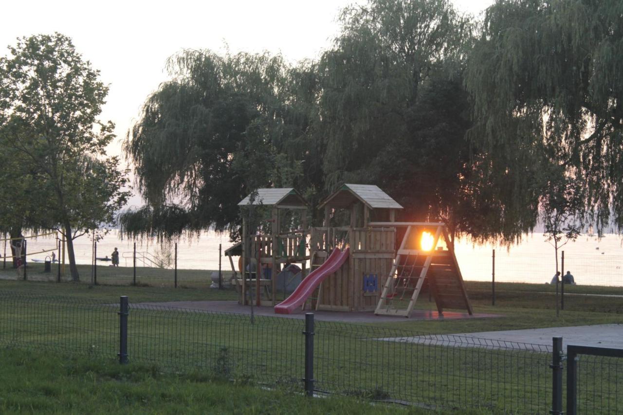 Vizparti Apartman Сиофок Екстериор снимка